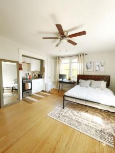 a bedroom with a bed and a ceiling fan at Chateau Blanc Yale Located Downtown in New Haven