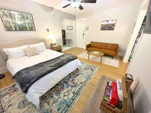 a bedroom with a bed and a living room with a couch at Yale Casa Azul Studio in New Haven