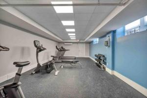 a gym with treadmills and exercise bikes in a room at Yale Casa Azul Studio in New Haven