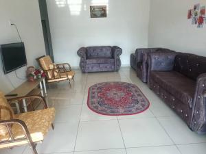 a living room with two couches and a tv at Homestay d fattah jitra menawarkanpotongan diskaun in Jitra