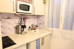 Kuchyň nebo kuchyňský kout v ubytování Maisonette 2 min du RER B free parking + 27 fotografií