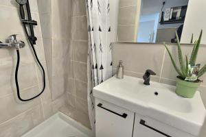 Bilik mandi di Charmant duplex Béziers centre +7 gambar