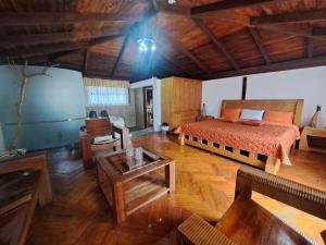 Postel nebo postele na pokoji v ubytování Hosteria San Jose de Sigchos + 26 fotografií