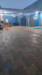 an empty room with a swimming pool in a building at Clube com Piscina in Andradina +1 photo