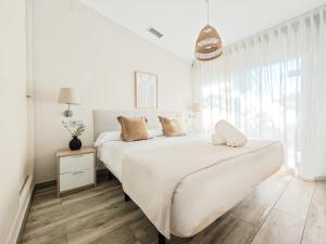 A bed or beds in a room at AZZ Sevilla Torre de la Plata Apartamentos