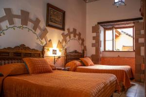 Postel nebo postele na pokoji v ubytování Hotel Los Escudos + 37 fotografií