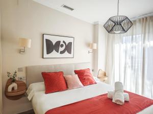 A bed or beds in a room at AZZ Sevilla Torre de la Plata Apartamentos