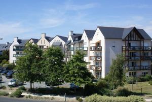 a row of apartment buildings in a parking lot at REF 088 Appartement T2 vue port Crouesty proche commerces in Arzon