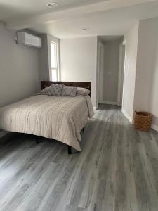 a bedroom with a bed and a wooden floor at UCLA Thurston in Los Angeles