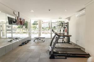Fitness centrum a/nebo fitness zařízení v ubytování Modern 2 Bedroom Apt In Mburicao Neighborhood