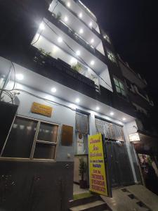 El edificio en el que está el love hotel