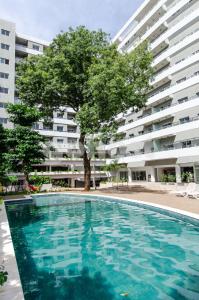 Bazén v ubytování Modern 2 Bedroom Apt In Mburicao Neighborhood nebo v jeho okolí
