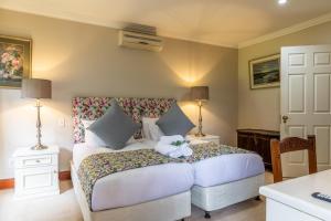 Postel nebo postele na pokoji v ubytování Selborne Golf Estate Villa P1 by First Private Stays