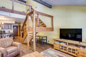 TV a/nebo společenská místnost v ubytování Mtn-View Gem in Durango with Community Perks