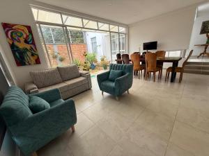 Istumisnurk majutusasutuses Casa tranquila con jardín en Mocoa