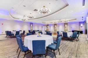 Zona business o sala conferenze di Four Points by Sheraton Boston Newton