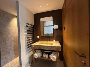 Ванная комната в Hotel Serena Cortina +37 фотографий