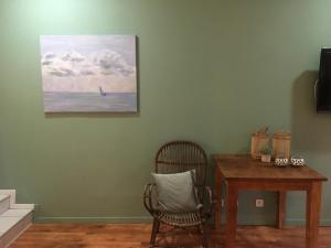 a dining room with a table and a painting on the wall at Villa Bonheur Vallespir in Céret