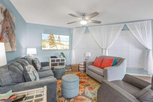 a living room with two couches and a ceiling fan at Sandpiper 1C- Stylish Gulf-side affordable in Gulf Shores