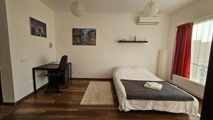 Ένα ή περισσότερα κρεβάτια σε δωμάτιο στο Luca Apartament