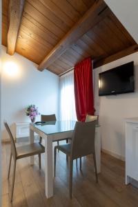 TV a/nebo společenská místnost v ubytování Di Sabatino Resort - Suite Apartments & Spa