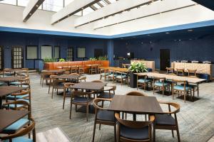 Restaurace v ubytování Four Points by Sheraton Edmonton South