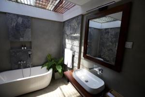 Koupelna v ubytování Maho Boutique Hotel