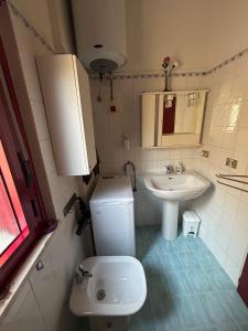 Ένα μπάνιο στο Apartment San Nicola Arcella +33 φωτογραφίες