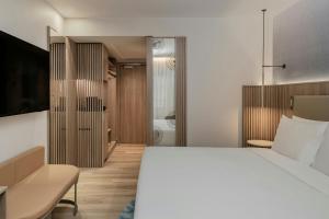 Postel nebo postele na pokoji v ubytování Courtyard by Marriott Sliema