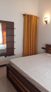 Ένα ή περισσότερα κρεβάτια σε δωμάτιο στο Sahas Home Apartment