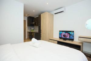 Μια τηλεόραση ή/και κέντρο ψυχαγωγίας στο Unique Skyline Apartments