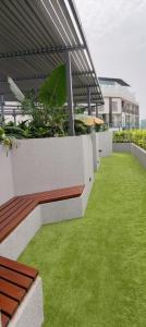 Κήπος έξω από το Unique Skyline Apartments