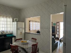 Køkken eller tekøkken på Casa em Itanhaém + 10 billeder