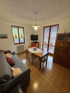 TV a/nebo společenská místnost v ubytování Mountain house