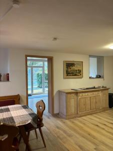 Kuchyň nebo kuchyňský kout v ubytování Haus zum Talblick