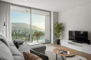 Μια τηλεόραση ή/και κέντρο ψυχαγωγίας στο Maravilhas I by An Island Apart +33 φωτογραφίες