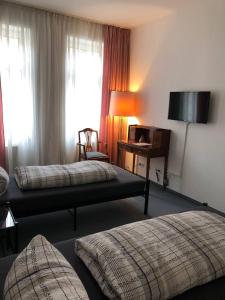 Rúm í herbergi á Pension für Monteure in Dresden, Zimmer mit eigenem Bad und großer Gemeinschaftsküche