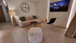 TV a/nebo společenská místnost v ubytování Appartement Manieldi - Golfe de St-Tropez