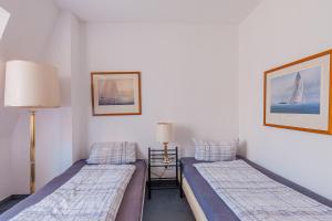 Rúm í herbergi á Pension für Monteure in Dresden, Zimmer mit eigenem Bad und großer Gemeinschaftsküche