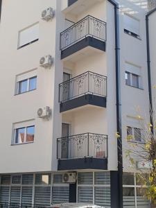 Rõdu või terrass majutusasutuses Apartman Dunja i Petar