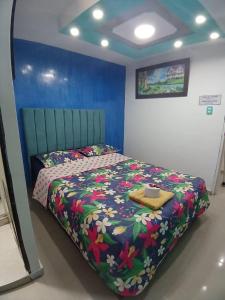 a bedroom with a bed with a colorful comforter at Edificio Tocore Rodadero in Gaira