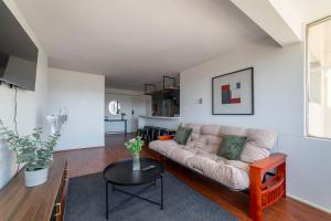 Ảnh trong thư viện ảnh của Embark on a journey of exclusivity in our home ở Santiago