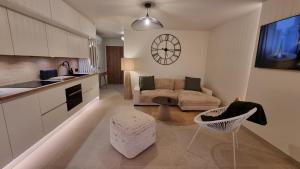 Kuchyň nebo kuchyňský kout v ubytování Appartement Manieldi - Golfe de St-Tropez