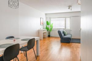 Χώρος καθιστικού στο Perfect Location Two Bedroom