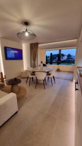 TV a/nebo společenská místnost v ubytování Appartement Manieldi - Golfe de St-Tropez