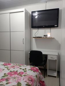 TV a/nebo společenská místnost v ubytování Espaço inteiro - LOFT confortavel