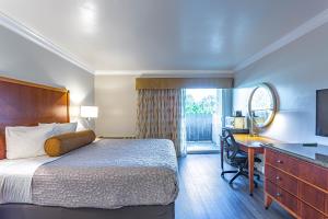 Postel nebo postele na pokoji v ubytování Aloha Inn + 20 fotografií