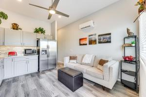 Cozy Couples Retreat with Views in Apache Junction的厨房或小厨房