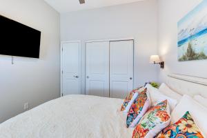 Cozy Couples Retreat with Views in Apache Junction客房内的一张或多张床位