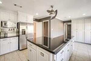 Imagen de la galería de 2 Mi to Gulfport Beaches Poolside Paradise!, en Gulfport